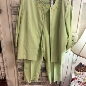 alfred dunner ladies 16 line green pant suit lbling
